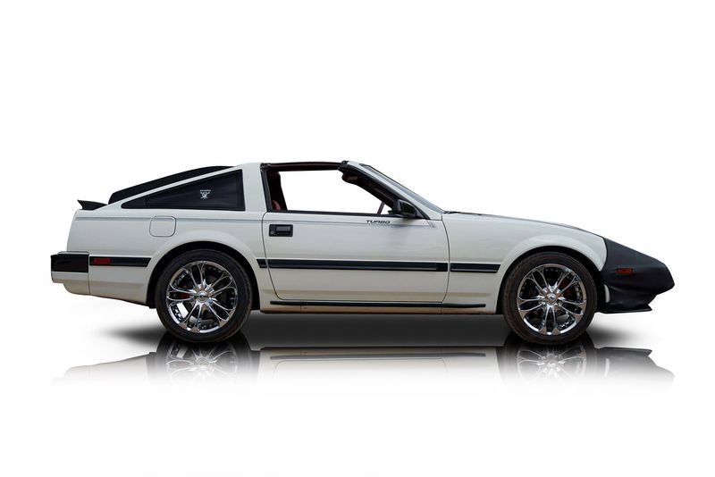 An incredible side shot photo of aNissan 300ZX that you should buy.