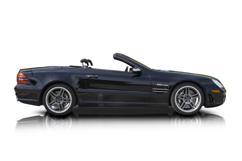 An incredible side shot photo of aMercedes-Benz SL65 AMG that you should buy.