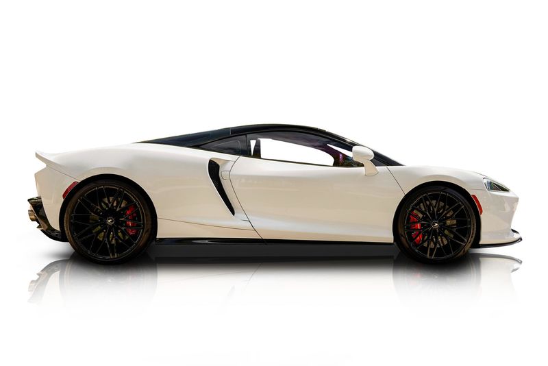 An incredible side shot photo of aMcLaren GT that you should buy.