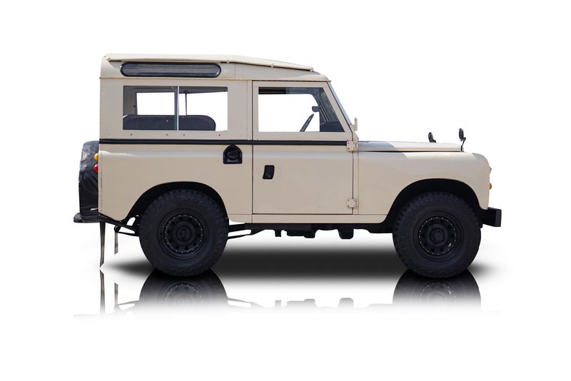 An incredible side shot photo of aLand Rover Series IIIA that you should buy.