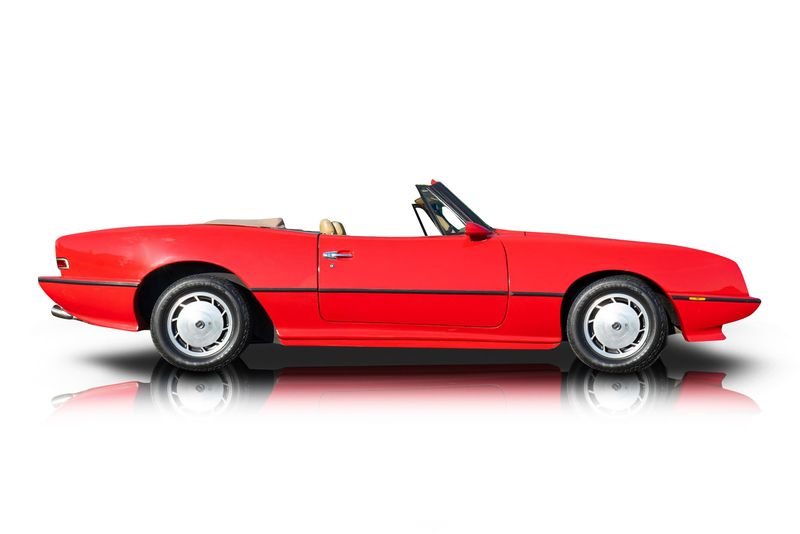 An incredible side shot photo of aAvanti II that you should buy.