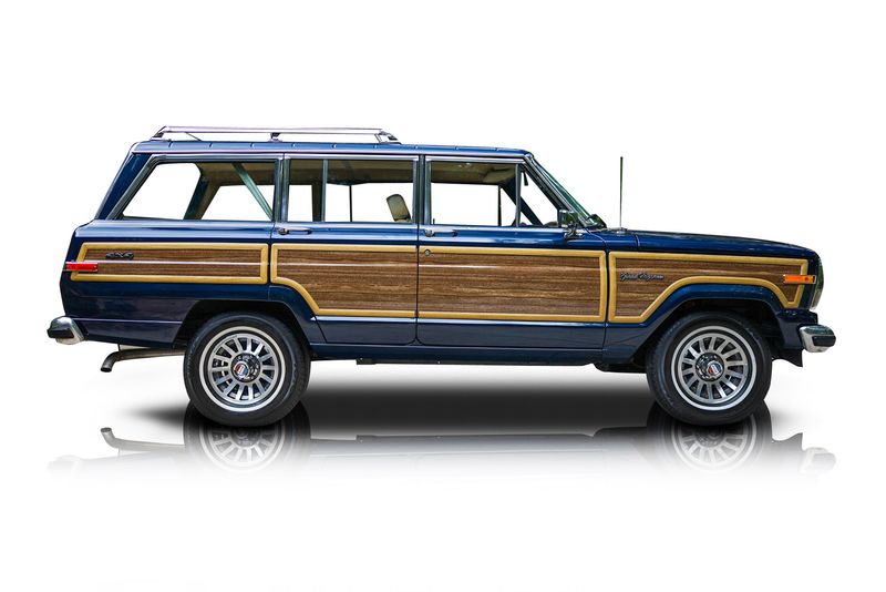 An incredible side shot photo of aJeep Grand Wagoneer that you should buy.