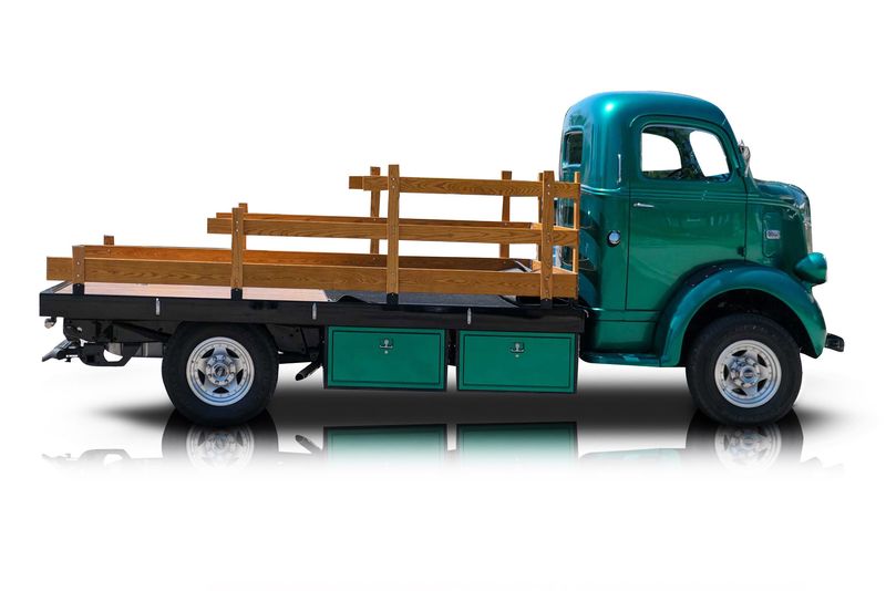 An incredible side shot photo of aFord COE that you should buy.