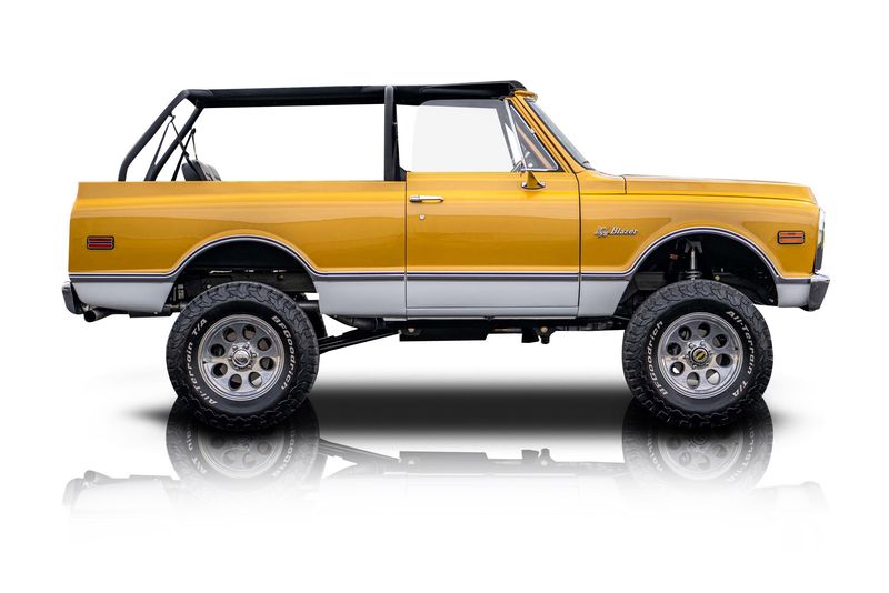An incredible side shot photo of aChevrolet K5 Blazer that you should buy.