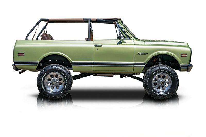 An incredible side shot photo of aChevrolet K5 Blazer that you should buy.