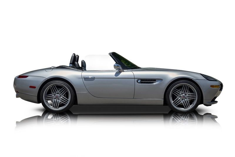 An incredible side shot photo of aBMW Z8 that you should buy.