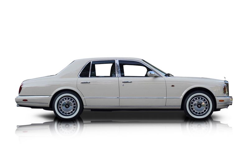 An incredible side shot photo of aRolls-Royce Silver Seraph that you should buy.