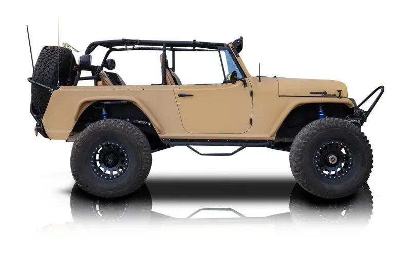 An incredible side shot photo of aJeep Commando that you should buy.