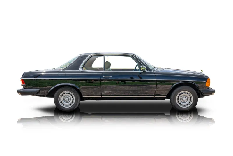 An incredible side shot photo of aMercedes-Benz 300CD that you should buy.