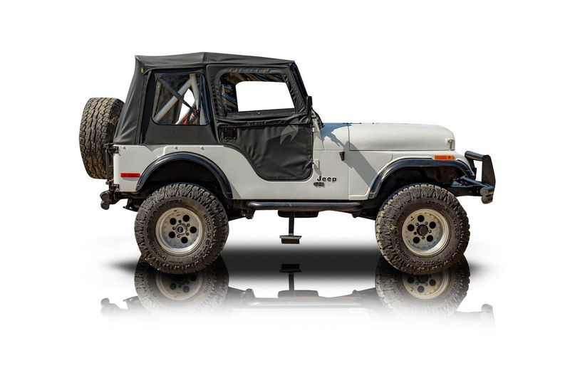 An incredible side shot photo of aJeep CJ-5 that you should buy.