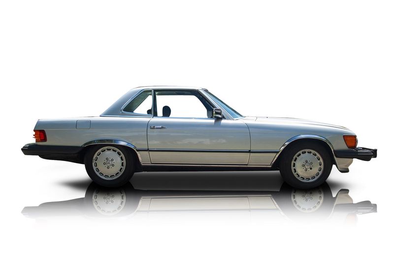 An incredible side shot photo of aMercedes-Benz 380SL that you should buy.