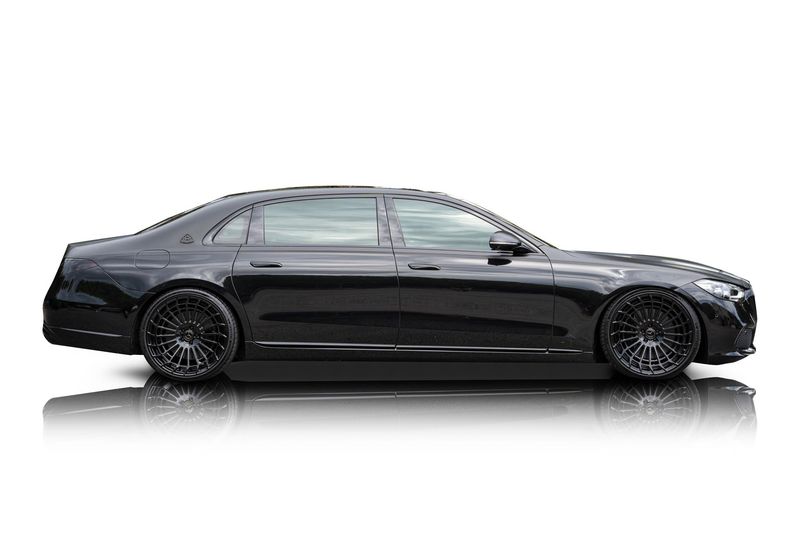An incredible side shot photo of aMercedes-Benz Maybach S580 that you should buy.