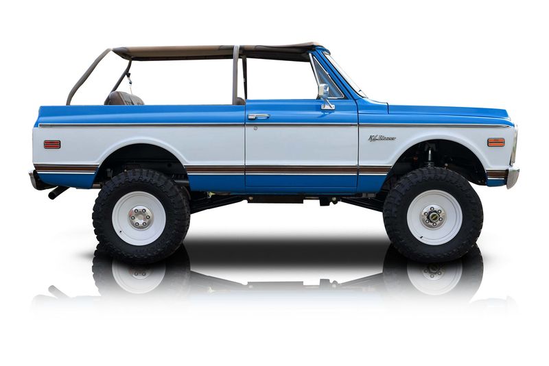 An incredible side shot photo of aChevrolet K5 Blazer that you should buy.