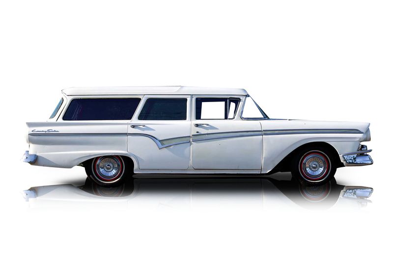 An incredible side shot photo of aFord Country Sedan that you should buy.