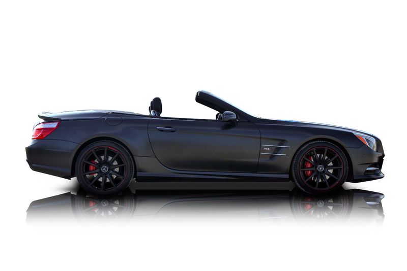 An incredible side shot photo of aMercedes-Benz SL550 that you should buy.