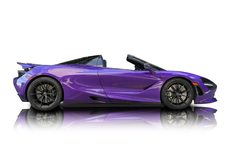An incredible side shot photo of aMcLaren 720S that you should buy.