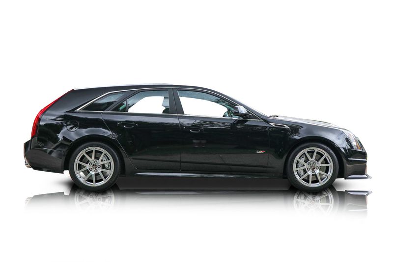 An incredible side shot photo of aCadillac CTS-V that you should buy.