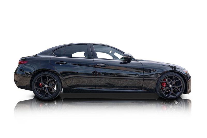 An incredible side shot photo of aAlfa Romeo Giulia that you should buy.