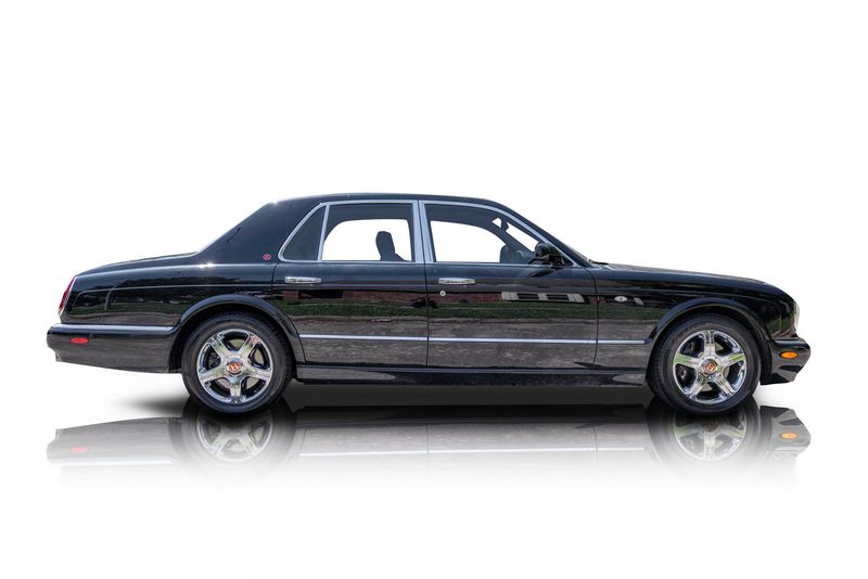 An incredible side shot photo of aBentley Arnage that you should buy.