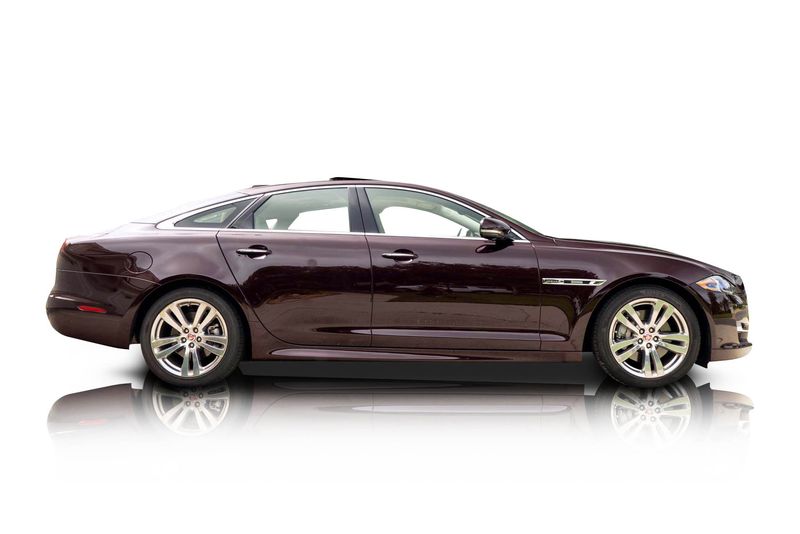 An incredible side shot photo of aJaguar XJ that you should buy.