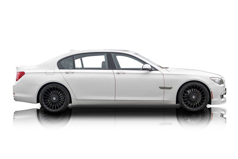 An incredible side shot photo of aBMW Alpina B7 that you should buy.