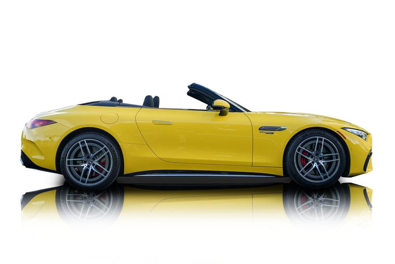 An incredible side shot photo of aMercedes-Benz SL55 AMG that you should buy.
