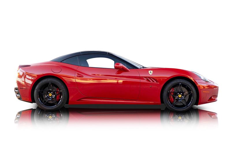 An incredible side shot photo of aFerrari California that you should buy.