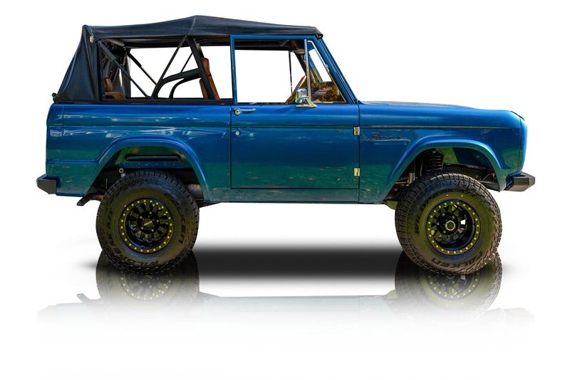 An incredible side shot photo of aFord Bronco that you should buy.