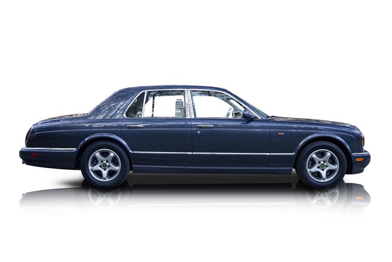 An incredible side shot photo of aBentley Arnage that you should buy.
