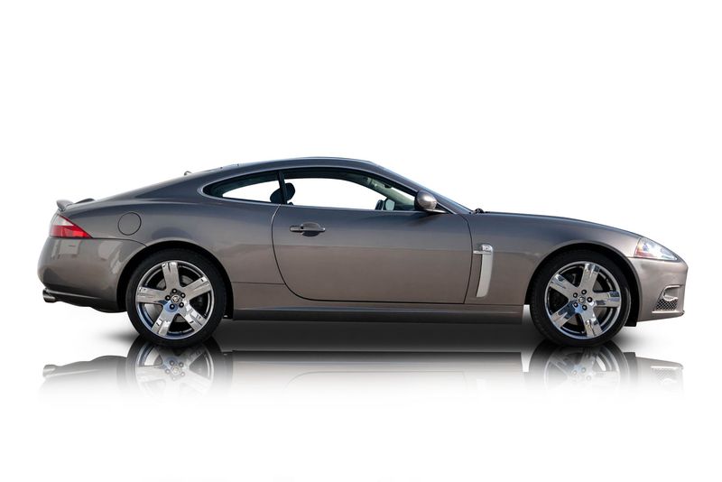 An incredible side shot photo of aJaguar XKR that you should buy.