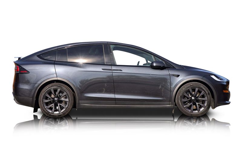 An incredible side shot photo of aTesla Model X that you should buy.