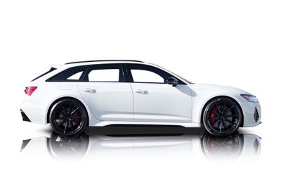 Passenger side photo of 2021 Audi RS6