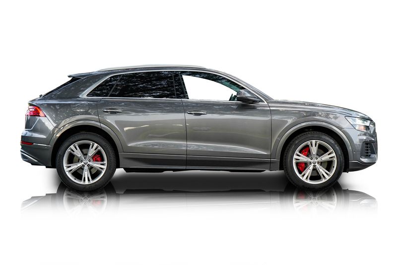 An incredible side shot photo of aAudi Q8 that you should buy.
