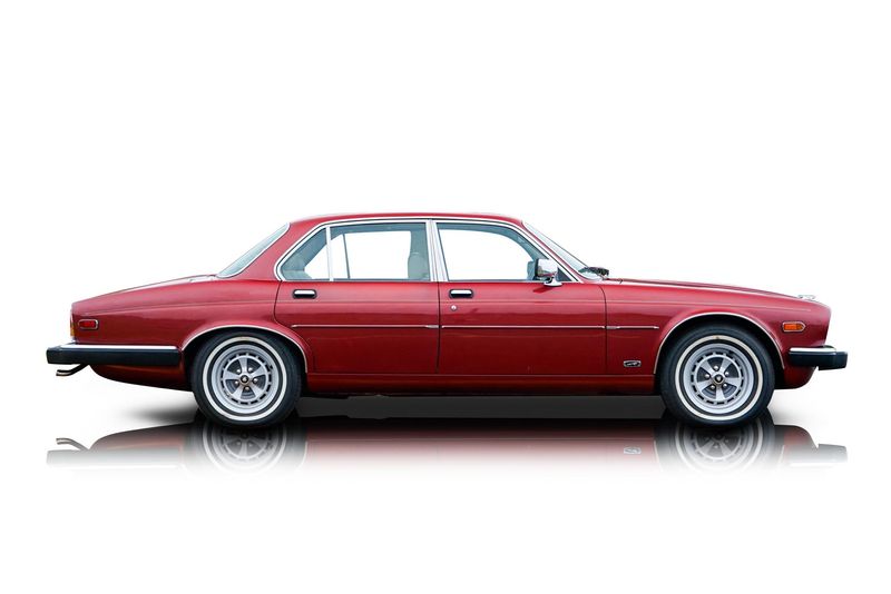 An incredible side shot photo of aJaguar XJ6 that you should buy.