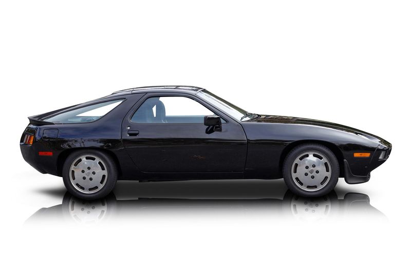 An incredible side shot photo of aPorsche 928 that you should buy.