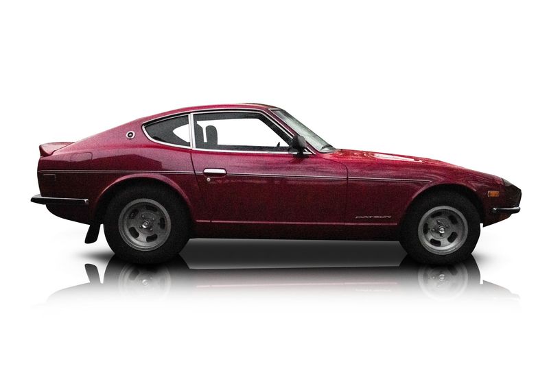 An incredible side shot photo of aDatsun 240Z that you should buy.