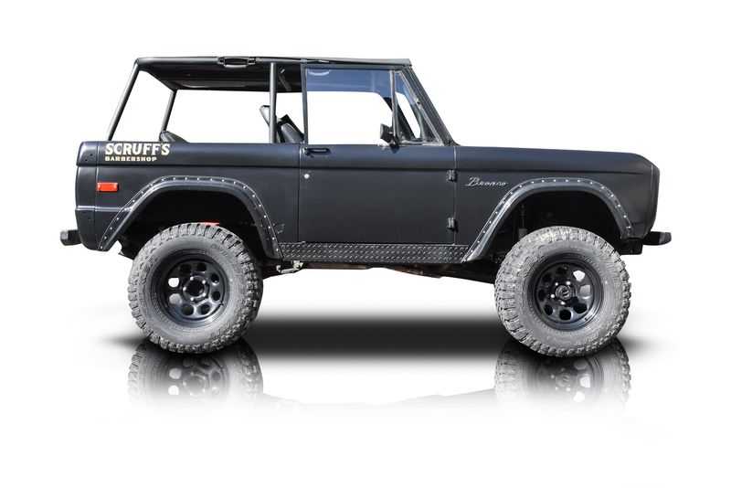 An incredible side shot photo of aFord Bronco that you should buy.
