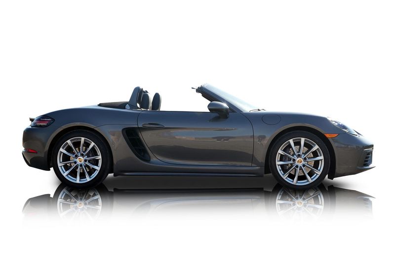 An incredible side shot photo of aPorsche 718 Boxster that you should buy.