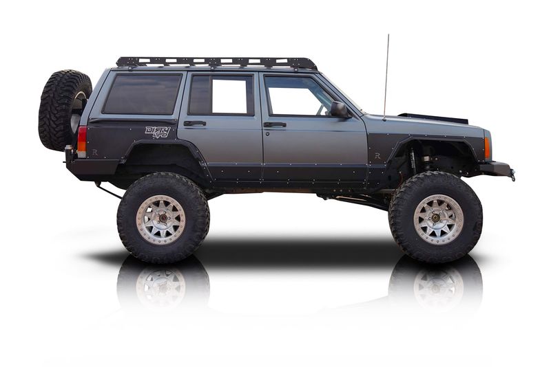 An incredible side shot photo of aJeep Cherokee that you should buy.