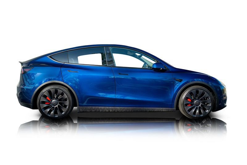 An incredible side shot photo of aTesla Model Y that you should buy.