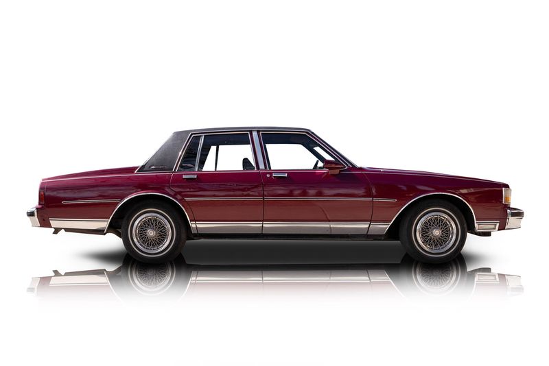 An incredible side shot photo of aChevrolet Caprice that you should buy.