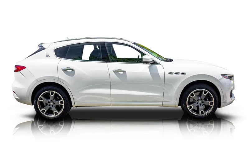 An incredible side shot photo of aMaserati Levante that you should buy.