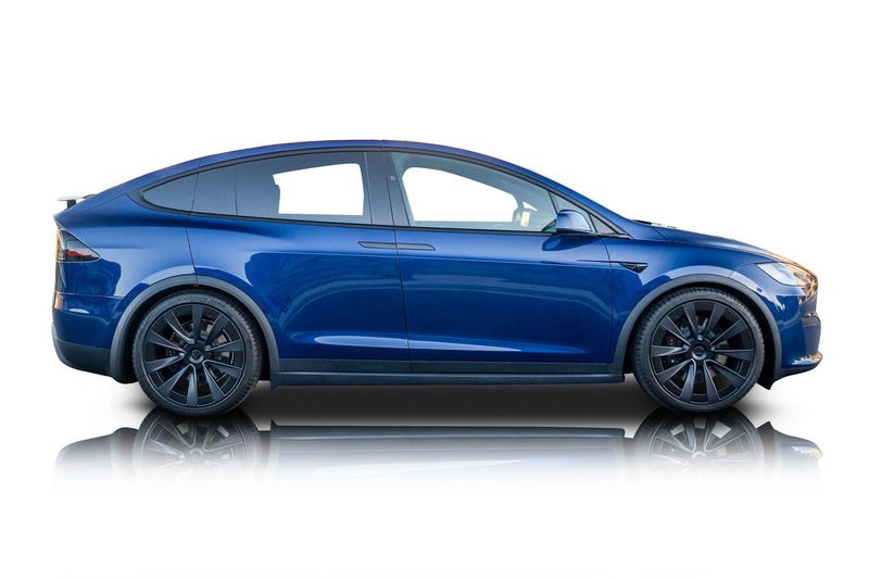 An incredible side shot photo of aTesla Model X that you should buy.