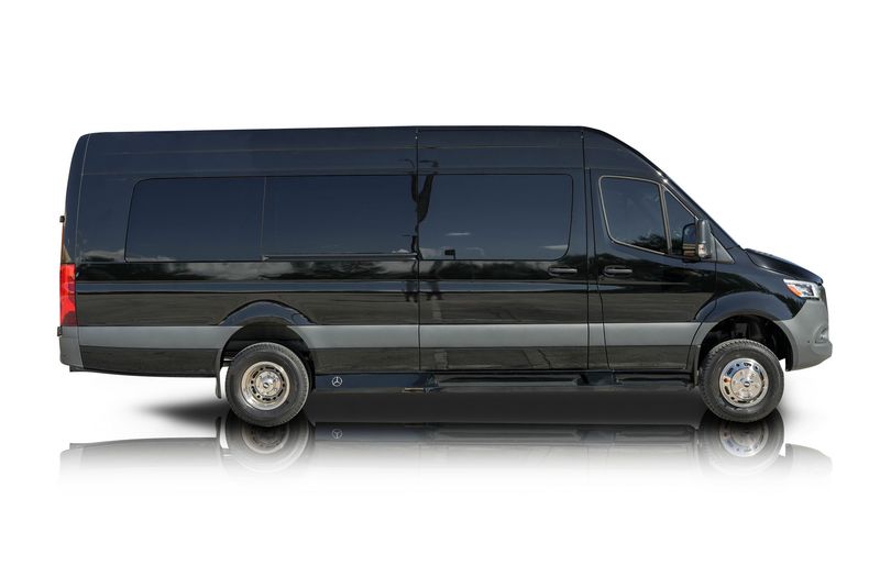 An incredible side shot photo of aMercedes-Benz Sprinter 3500 that you should buy.