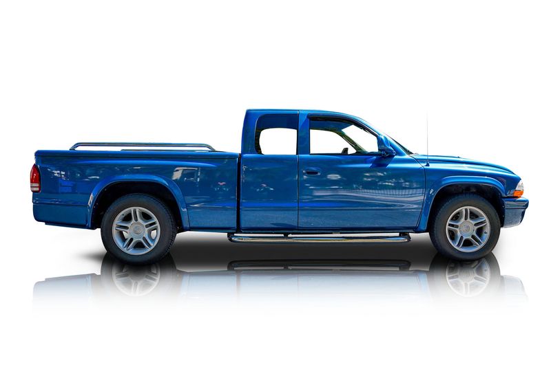 An incredible side shot photo of aDodge Dakota that you should buy.