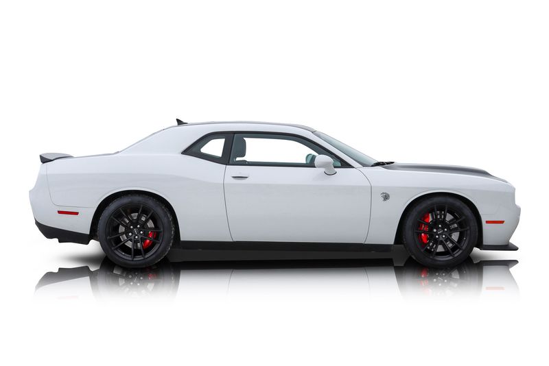 An incredible side shot photo of aDodge Challenger that you should buy.