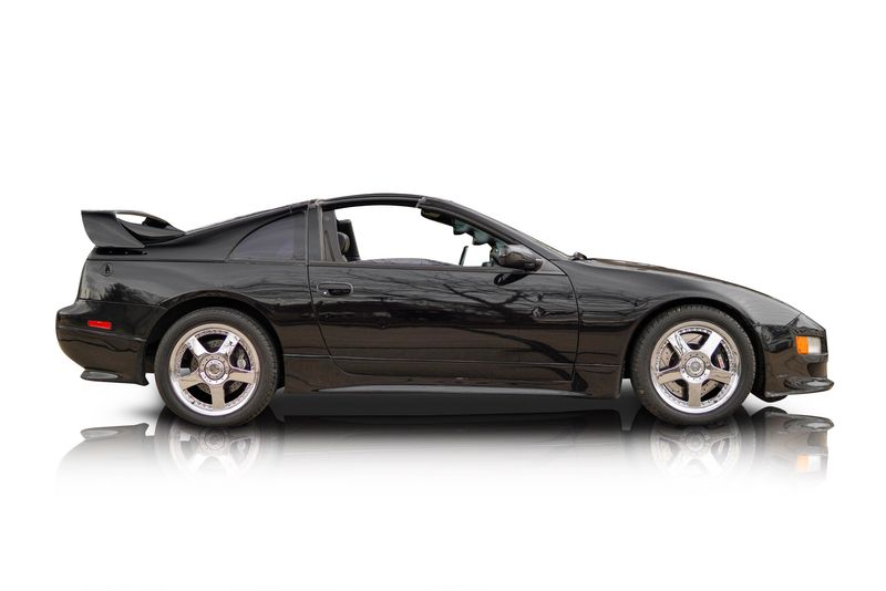 An incredible side shot photo of aNissan 300ZX that you should buy.