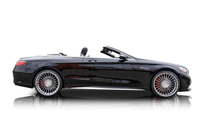 An incredible side shot photo of aMercedes-Benz S65 AMG that you should buy.