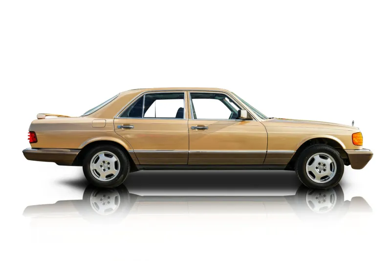 An incredible side shot photo of aMercedes-Benz 380SE that you should buy.