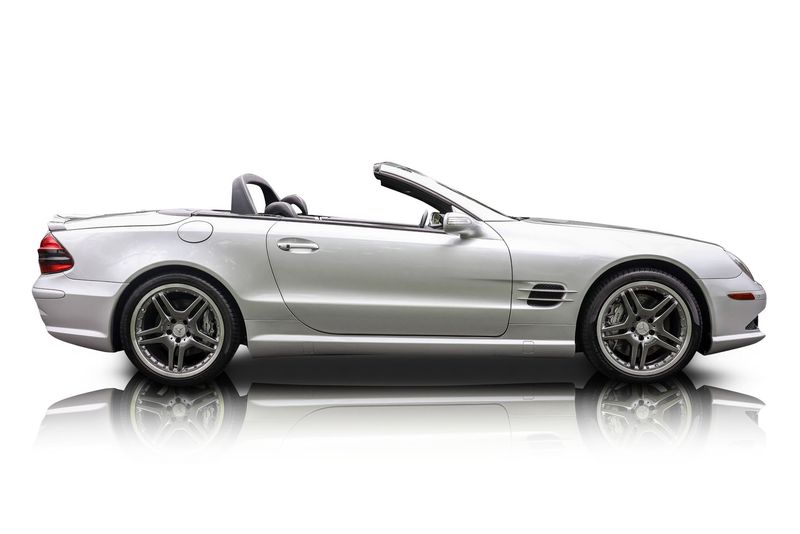 An incredible side shot photo of aMercedes-Benz SL55 AMG that you should buy.